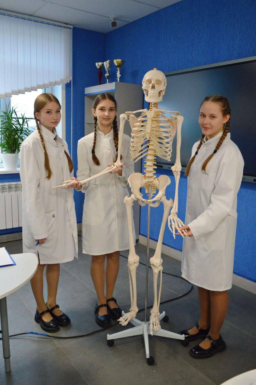 Углубленно изучать химию и биологию будут 27 школьников