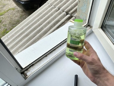 Идеальный способ вернуть раме и подоконнику их первозданную белизну всего за пару минут