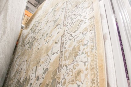 Вы чистите ковер неправильно: метод, который избавит от пятен за 5 минут