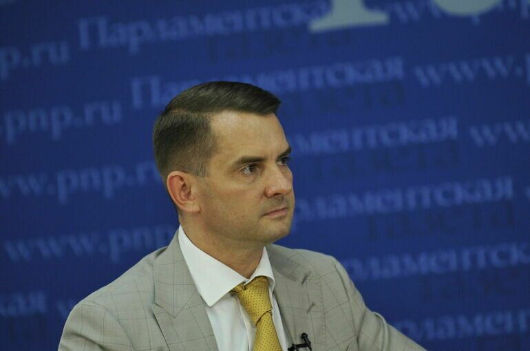 В условиях экономической нестабильности: Нилов призывает усилить разъяснительную работу для работников