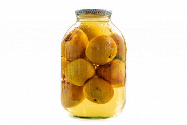 Компот из целых яблок на зиму