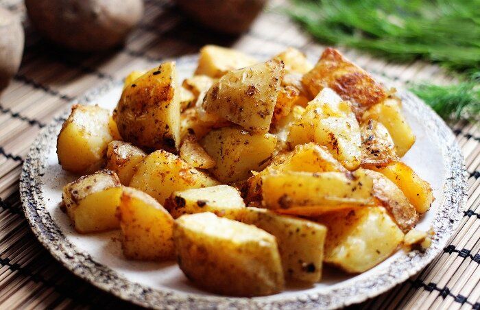 Невероятно вкусный картофель в чесночном масле: гарнир, который покорит своих гостей