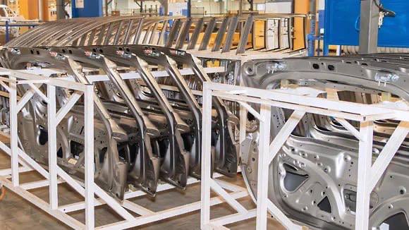 Как на липецком заводе готовят к сборке и окрашивают автомобили Evolute Как на липецком заводе готовят к сборке и окрашивают автомобили Evolute