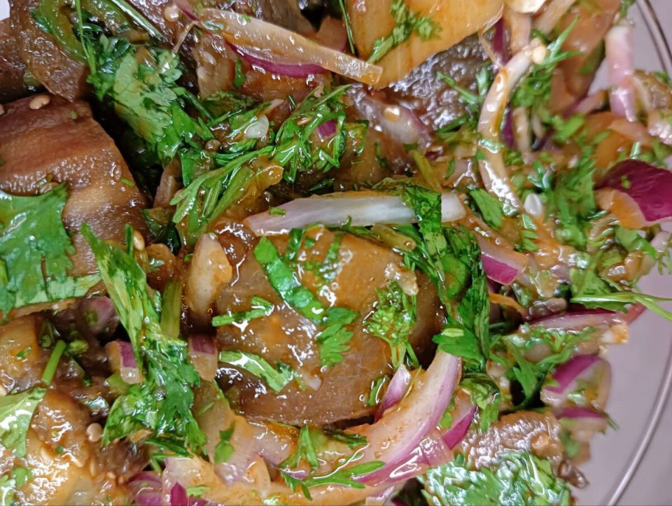 Удивительный баклажановый салат: быстро, просто и без лишних хлопот