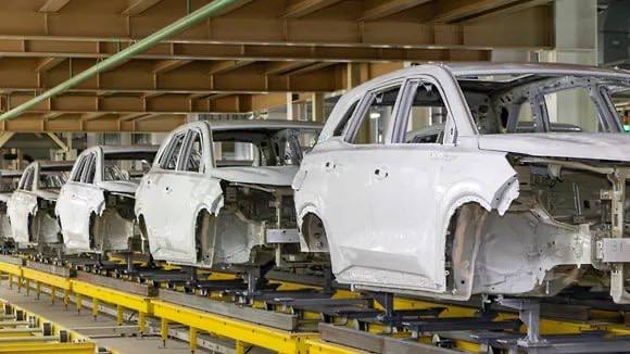 Как на липецком заводе готовят к сборке и окрашивают автомобили Evolute