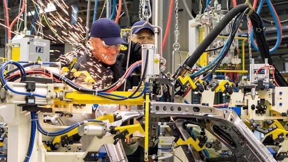 Как на липецком заводе готовят к сборке и окрашивают автомобили Evolute Как на липецком заводе готовят к сборке и окрашивают автомобили Evolute