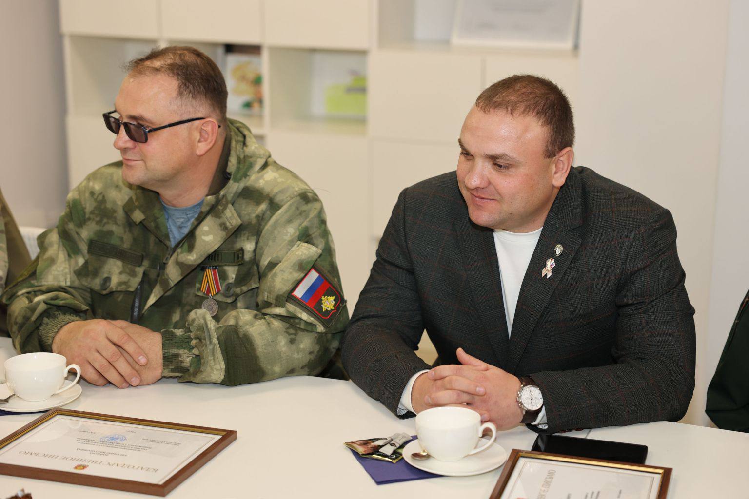 В Штабе общественной поддержки наградили военных волонтеров и ветеранов СВО, оказывающих регулярную помощь фронту В Штабе общественной поддержки наградили военных волонтеров и ветеранов СВО, оказывающих регулярную помощь фронту