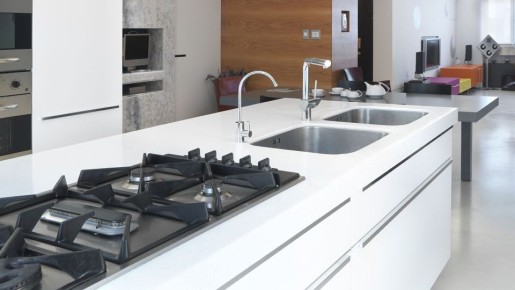 «Антижир» не понадобится: этот копеечный состав отмоет плиту от нагара на раз-два