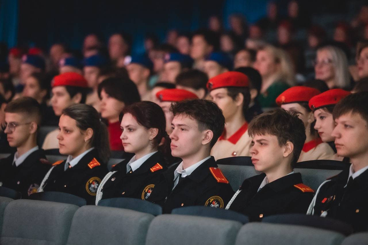 Сотрудники СК России по Липецкой области приняли участие в мероприятии, посвящённом Дню Героев Отечества Сотрудники СК России по Липецкой области приняли участие в мероприятии, посвящённом Дню Героев Отечества