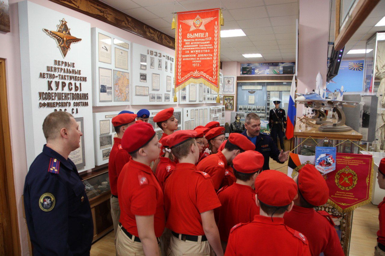 В День Конституции липецкие кадеты и юнармейцы приняли клятву и получили шевроны СК России В День Конституции липецкие кадеты и юнармейцы приняли клятву и получили шевроны СК России