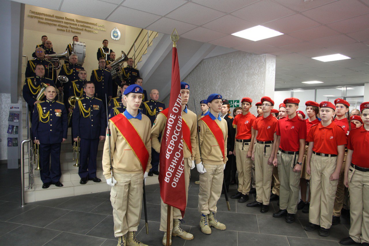 В День Конституции липецкие кадеты и юнармейцы приняли клятву и получили шевроны СК России В День Конституции липецкие кадеты и юнармейцы приняли клятву и получили шевроны СК России