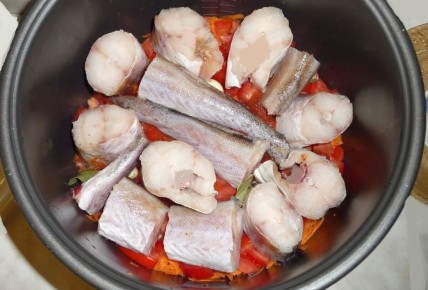 Нежный минтай с овощами: простой рецепт для семейного ужина