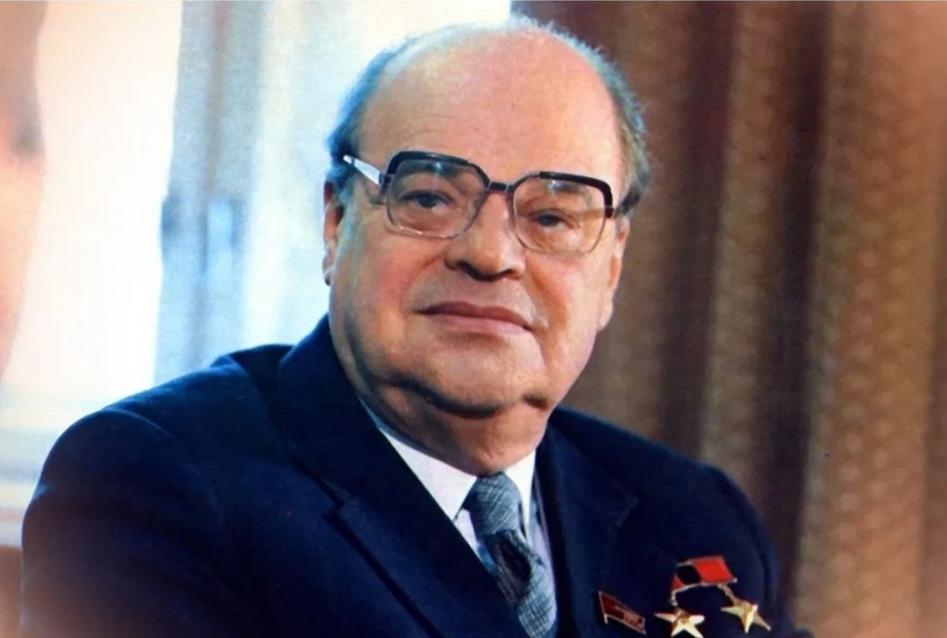 Эдуард Басурин: #ДЕНЬвИСТОРИИ. 14 декабря 1922 году родился будущий академик и нобелевский лауреат, один из основоположников квантовой электроники и создателя лазера - Басов Николай Геннадьевич, в городе Усмань Тамбовской...