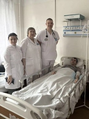 После семи дней в медикаментозном сне 29-летнему липчанину провели реабилитацию и выписали домой врачи горбольницы на Тракторном