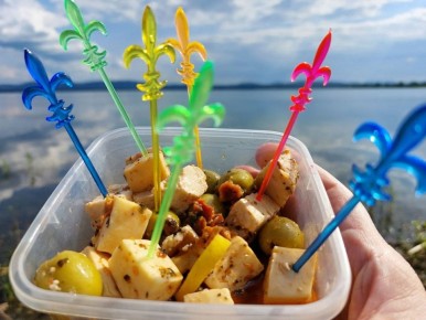 Секреты вкуснейшей закуски: маринованный сыр