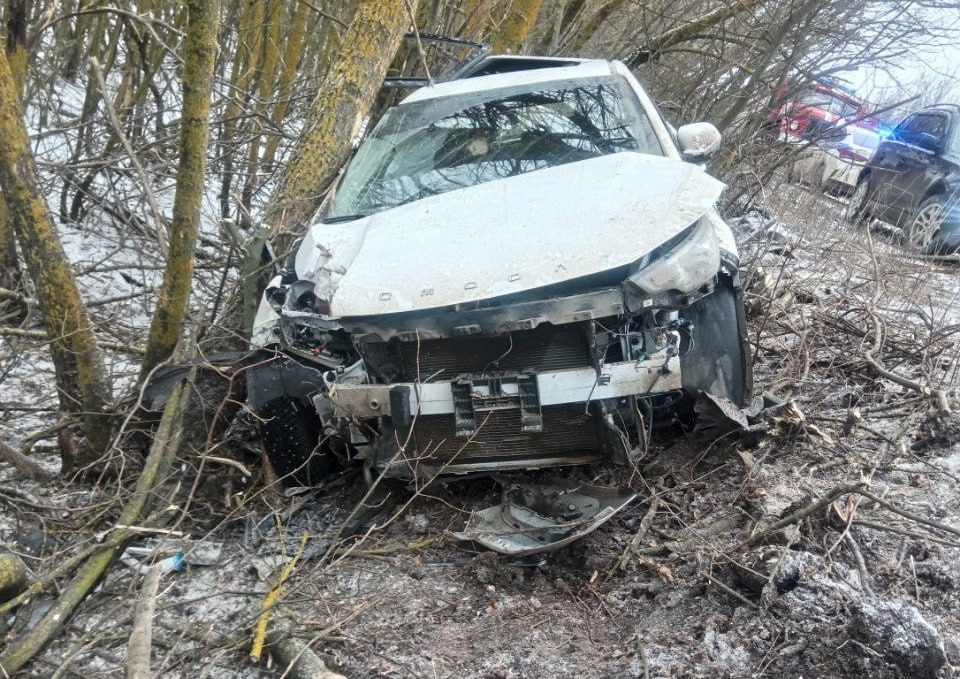 Добринские автоинспекторы устанавливают обстоятельства дорожно-транспортного происшествия, в котором пострадала девушка-водитель Добринские автоинспекторы устанавливают обстоятельства дорожно-транспортного происшествия, в котором пострадала девушка-водитель