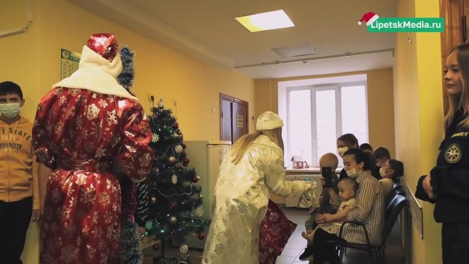 Иногда новогоднее чудо приходит не с парадного входа, а спускается по верёвке