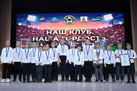 Спикер облсовета Владимир Сериков принял участие в торжественном мероприятии, посвящённом подведению итогов года Футбольного клуба «Елец»