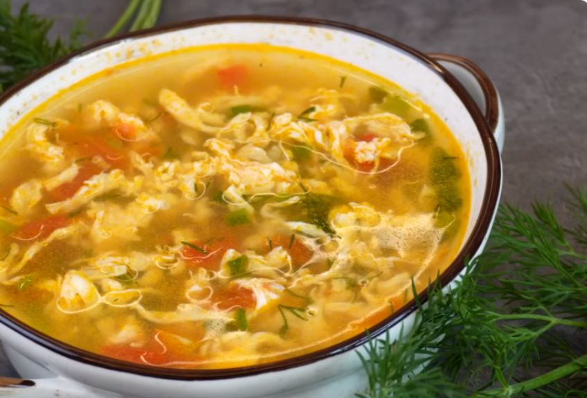 Новый взгляд на яично-томатный суп: быстро, просто и вкусно