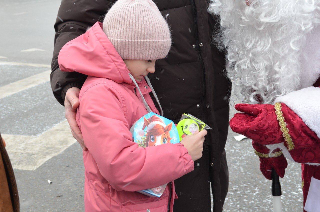 «Сказочный патруль» на дорогах Липецка: полицейские и общественники присоединились к участию в новогодней акции «Полицейский Дед Мороз» «Сказочный патруль» на дорогах Липецка: полицейские и общественники присоединились к участию в новогодней акции «Полицейский Дед Мороз»