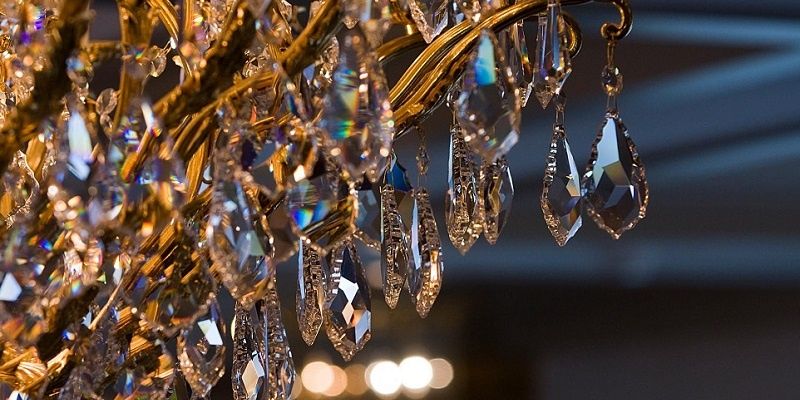 Как пользоваться хрустальной люстрой: секреты ухода
