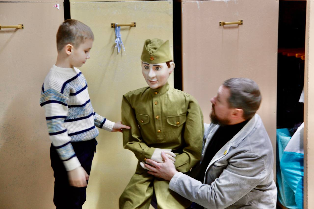 Руководитель СУ СК России по Липецкой области исполнил новогоднее желание сына защитника Отечества Руководитель СУ СК России по Липецкой области исполнил новогоднее желание сына защитника Отечества