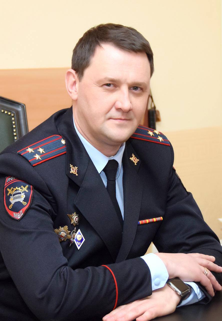 Дорогие друзья!. Поздравляю вас с наступающим Новым годом! Пусть этот праздник принесет радость, счастье и удачу каждому участнику дорожного движения