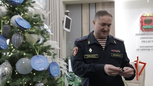 Росгвардейцы исполнили мечту 8-летнего мальчика из Липецка в рамках всероссийской благотворительной акции «Ёлка желаний»