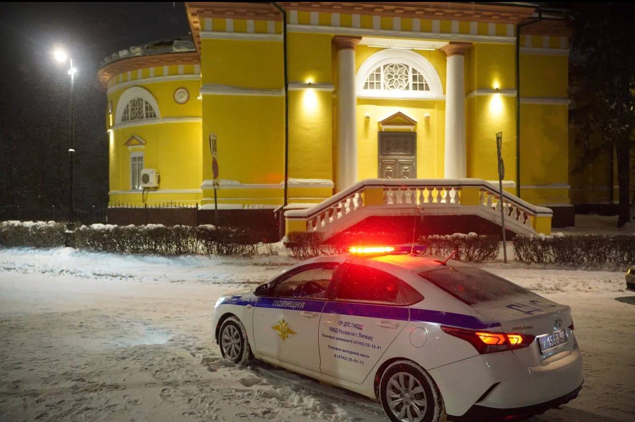 В Липецкой области в целях обеспечения общественного порядка и безопасности граждан в Новогоднюю ночь и во время празднования Рождества Христова во всех населенных пунктах региона в усиленном режиме осуществляли дежурство...