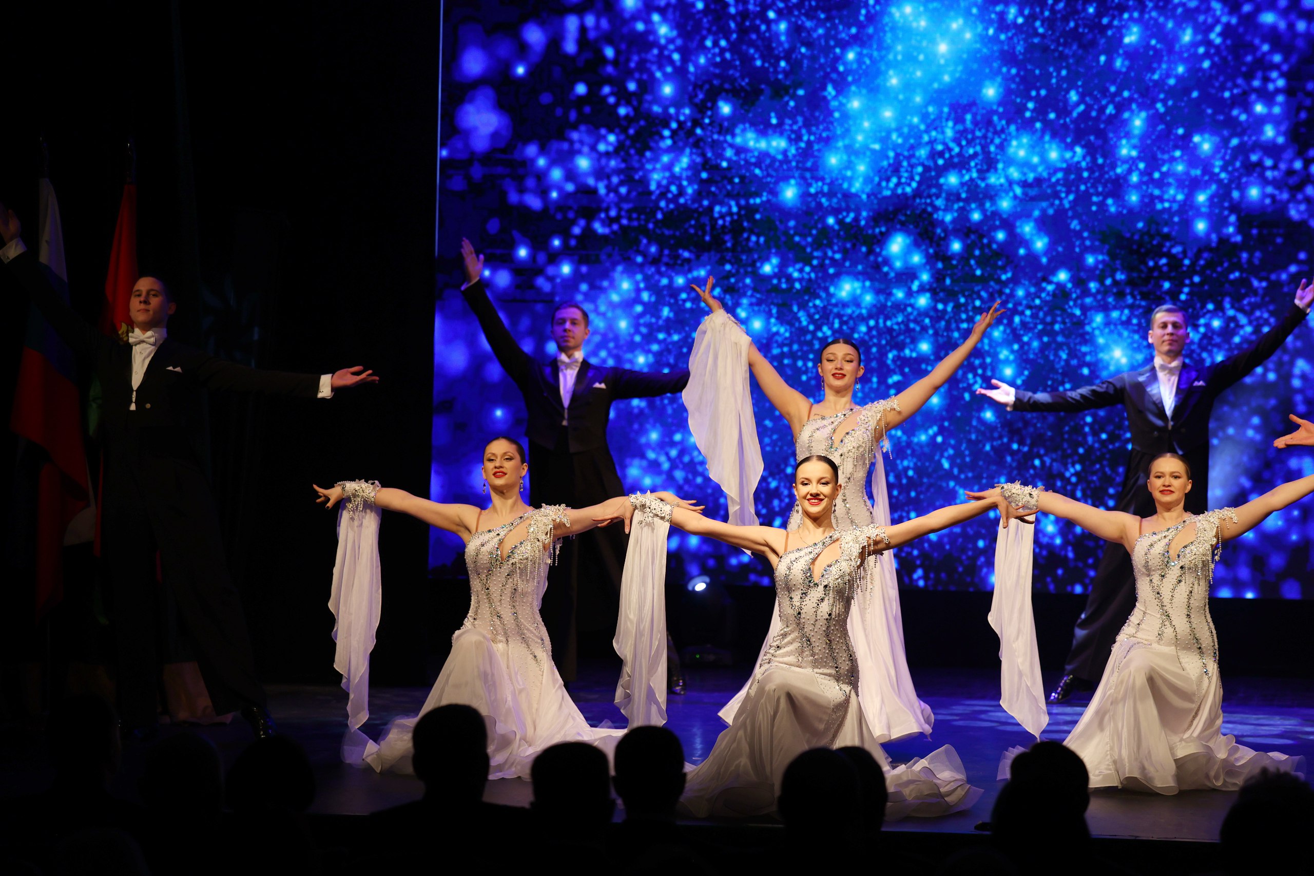 Вице-спикер облсовета Владимир Богодухов вручил награды лучшим следователям региона Вице-спикер облсовета Владимир Богодухов вручил награды лучшим следователям региона