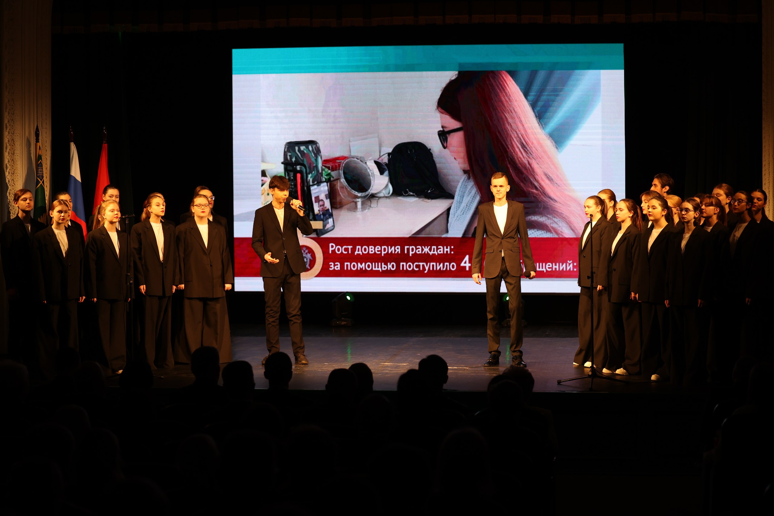 Вице-спикер облсовета Владимир Богодухов вручил награды лучшим следователям региона Вице-спикер облсовета Владимир Богодухов вручил награды лучшим следователям региона