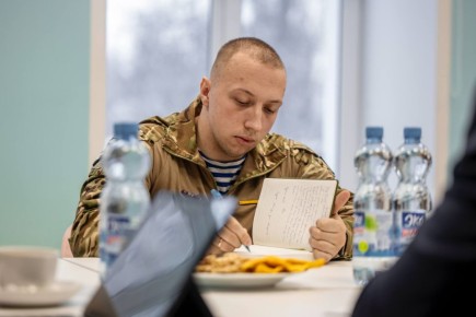 Игорь Артамонов: Поставил задачу министрам и руководителям ведомств: провести совместные выездные встречи с ветеранами СВО в каждом муниципальном образовании области