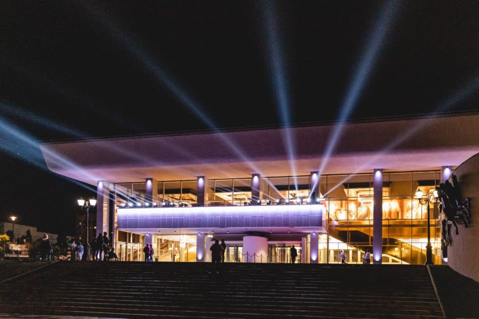 Мюзикл и социальную драму готовят к показу в театре Толстого