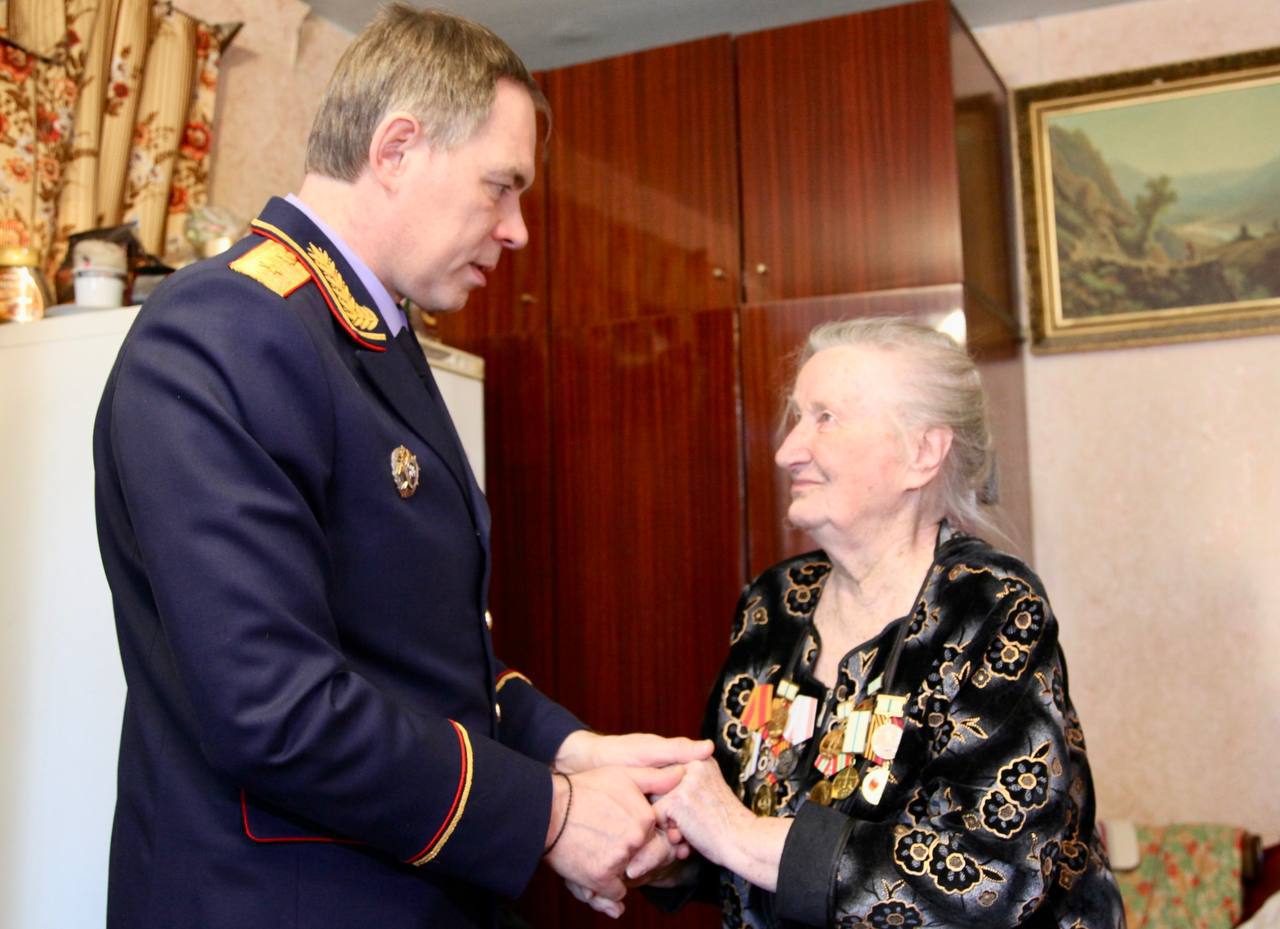 Руководитель СУ СК России по Липецкой области поздравил блокадницу Ленинграда с памятной датой Руководитель СУ СК России по Липецкой области поздравил блокадницу Ленинграда с памятной датой