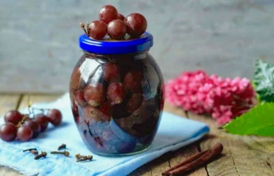 Виноград как замена оливкам: уникальное угощение для вашего стола