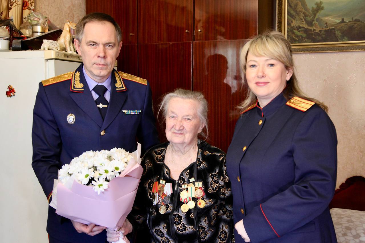 Руководитель СУ СК России по Липецкой области поздравил блокадницу Ленинграда с памятной датой