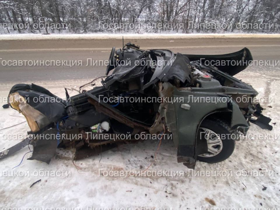 Полицейские Липецкого округа устанавливают обстоятельства ДТП, в котором пострадал водитель легкового автомобиля