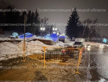 В связи с проведением 29 января аварийных работ на Петровском спуске г. Липецка, будет ограничено движение транспорта вниз в сторону площади Революции