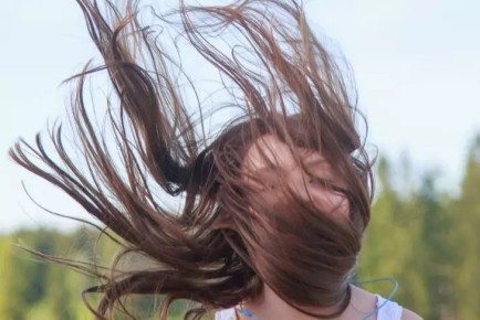 Эффект парника: почему сушить волосы полотенцем – плохая идея