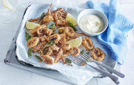 Как приготовить идеальные хрустящие кальмары с чесночным соусом айоли