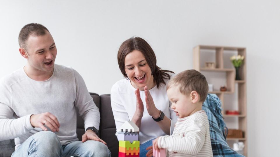 Новый закон о поддержке семей в России: уход за ребенком теперь полностью учитывается в стаже