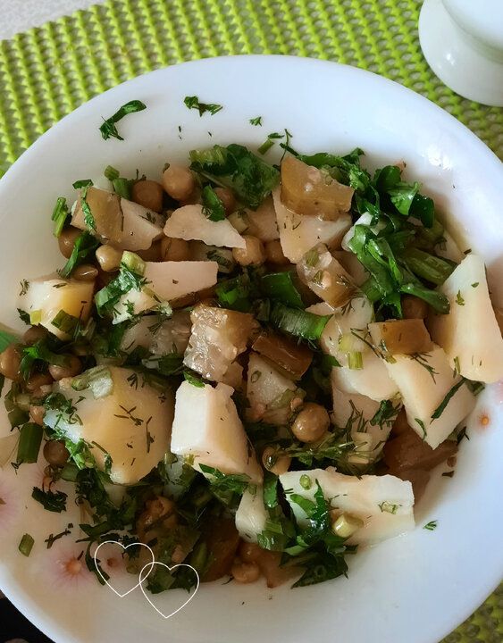 Постное меню на день: салат, суп, горячее и десерт