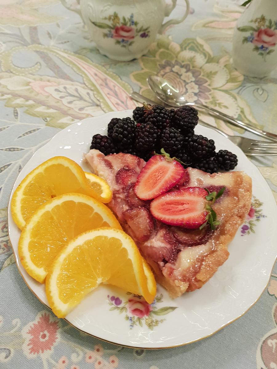 Нежный клубничный пирог: сладость лета в каждом кусочке