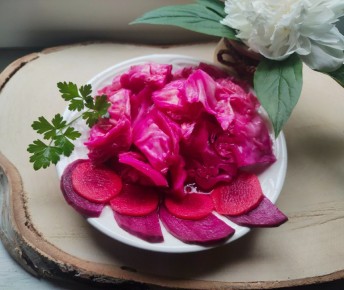 Как приготовить «розовую» маринованную капусту для повседневного и праздничного стола