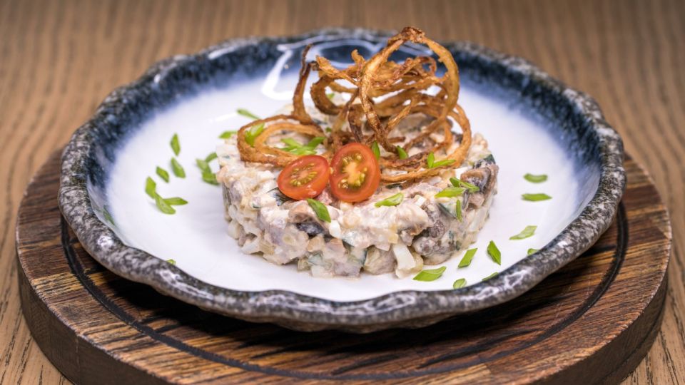 Рецепту салата «Пассажирский» почти 60 лет: забыли совершенно напрасно