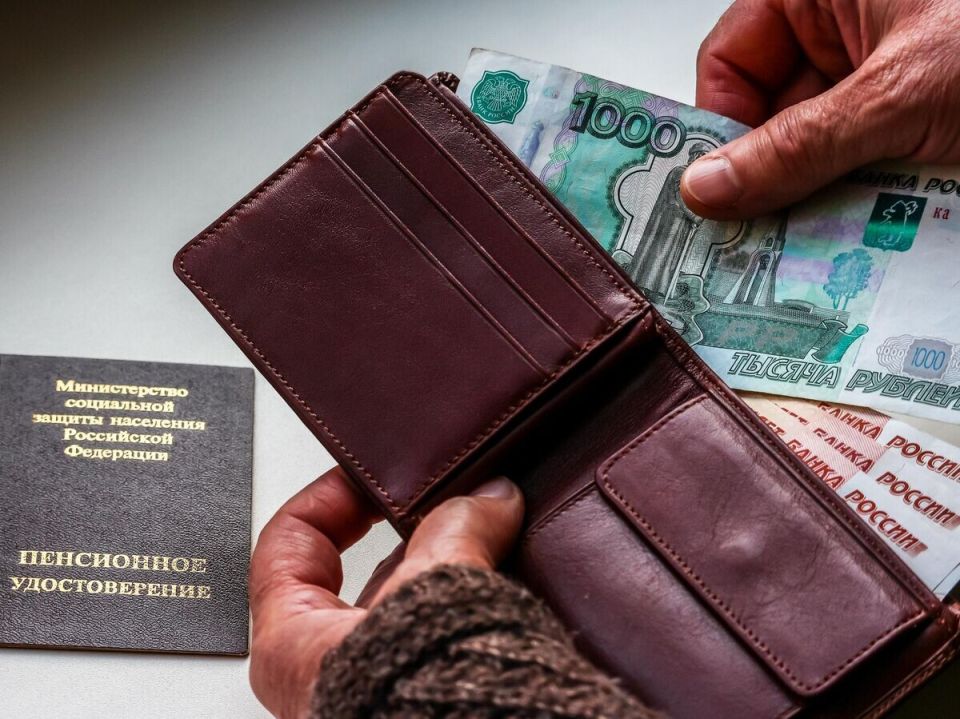 Пенсии работающих россиян достигли нового рекорда в декабре 2025 года