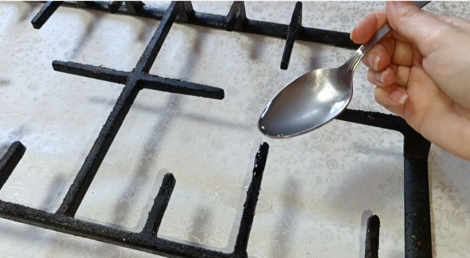Как легко и эффективно очистить решетки газовой плиты