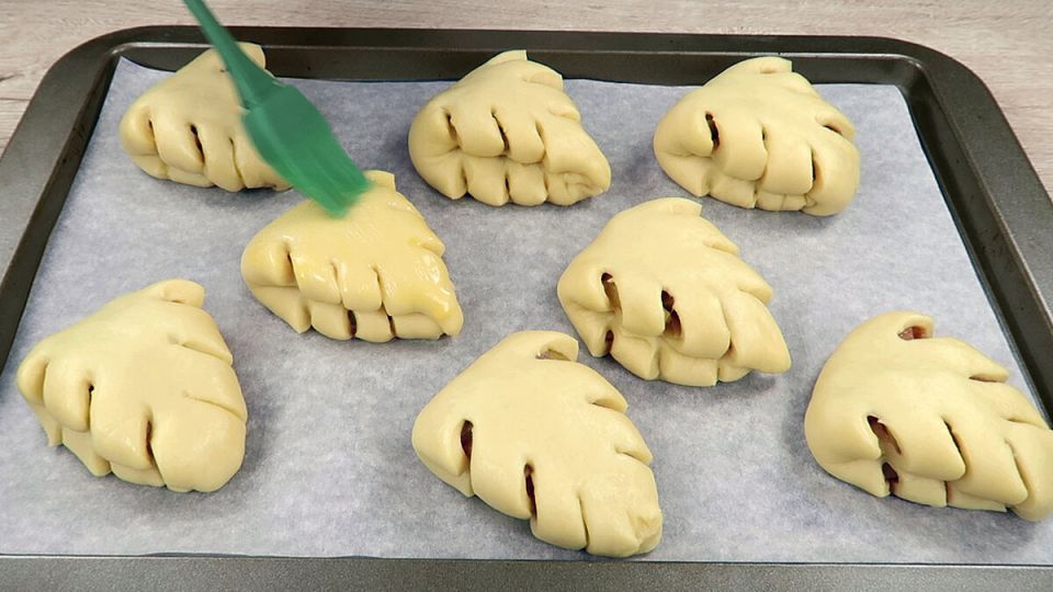 Воздушные яблочные булочки с корицей: волшебный рецепт для домашней выпечки