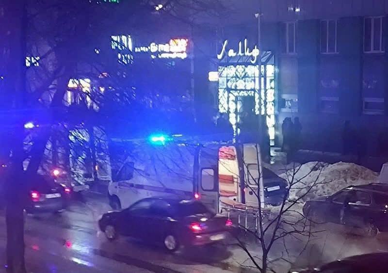 Новости к этому часу:. В липецком ночном клубе подростки употребили запрещенные вещества и устроили драку на ножах – четыре человека попали в больницу, одного из них сбросили с лестницы