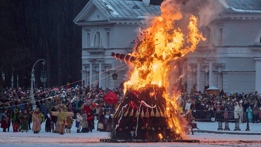 В РПЦ разрешили праздновать Масленицу, но умеренно